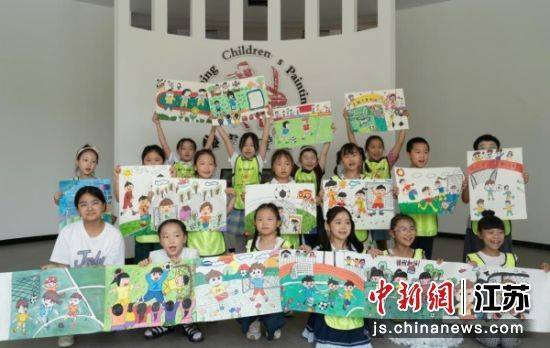 睢宁:童心绘“苏超” 为赛事添彩